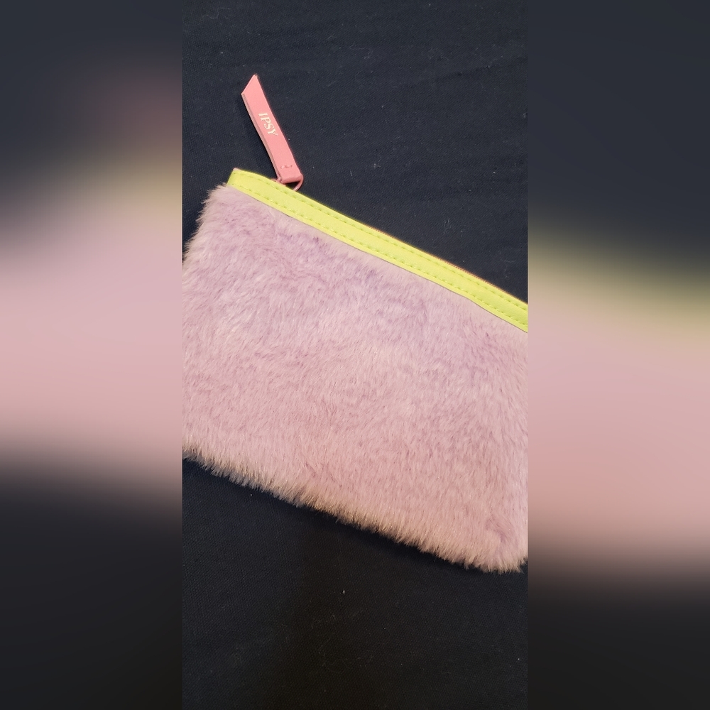 👝 Fuzzy ipsy Bag